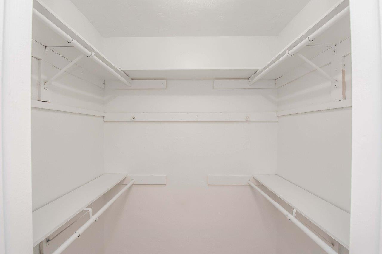 Closet 4