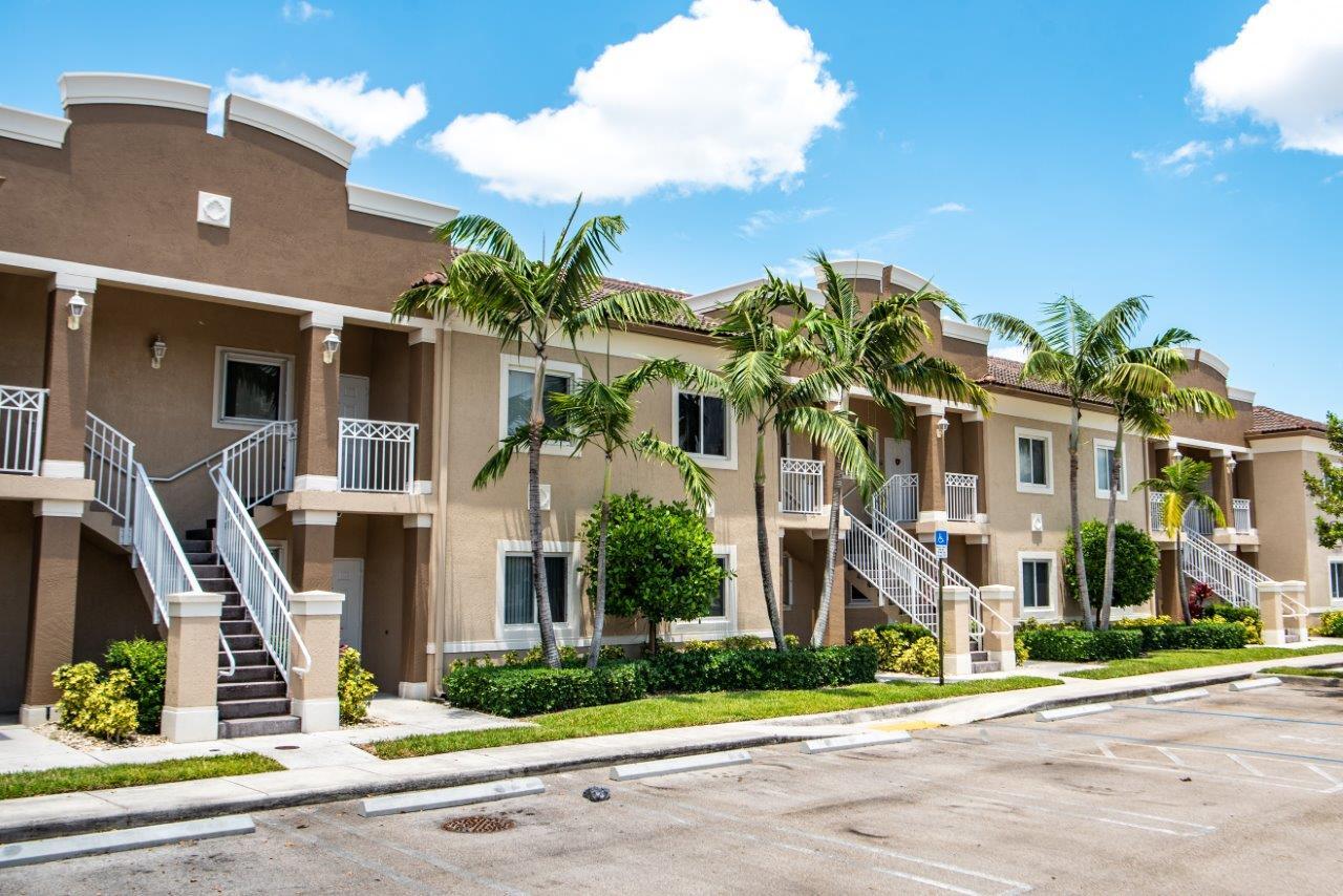 Legacy Coral Palms