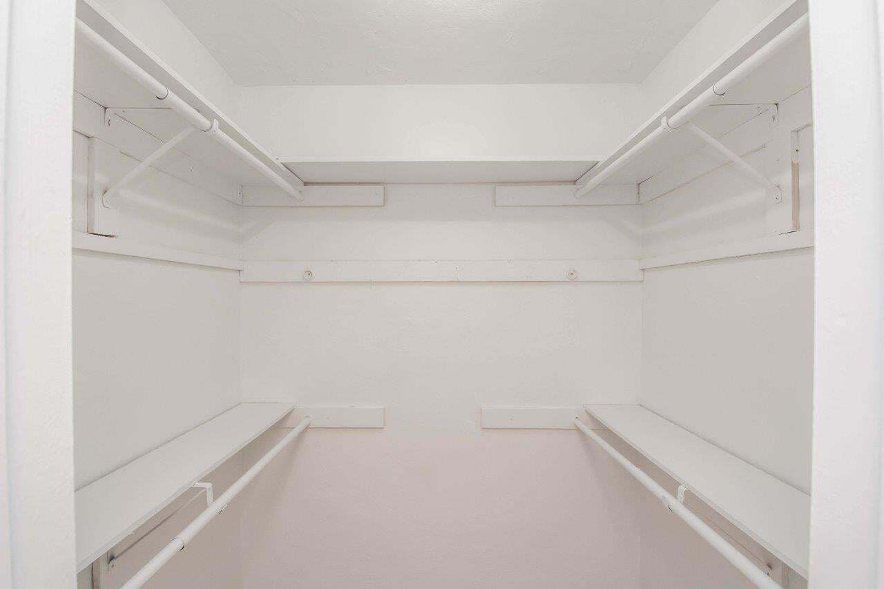 Closet 4